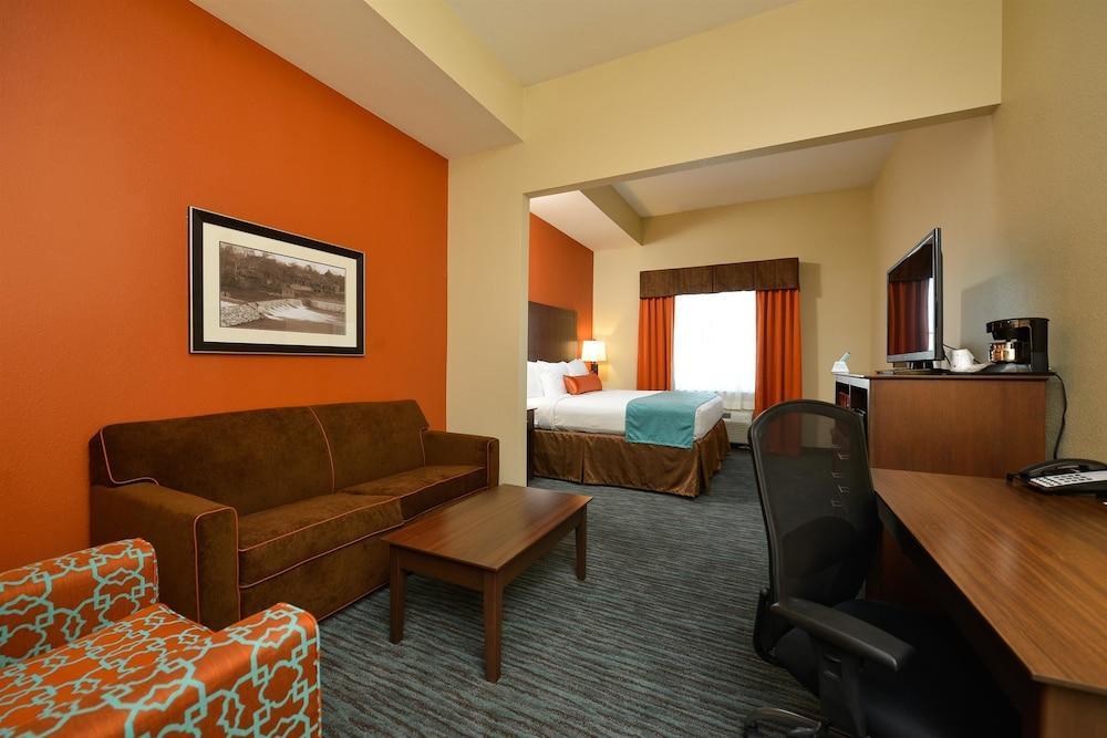Best Western Plus Longhorn Inn & Suites Luling Exterior photo