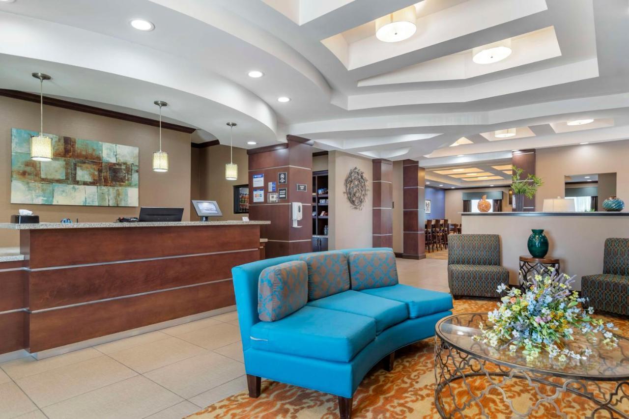 Best Western Plus Longhorn Inn & Suites Luling Exterior photo