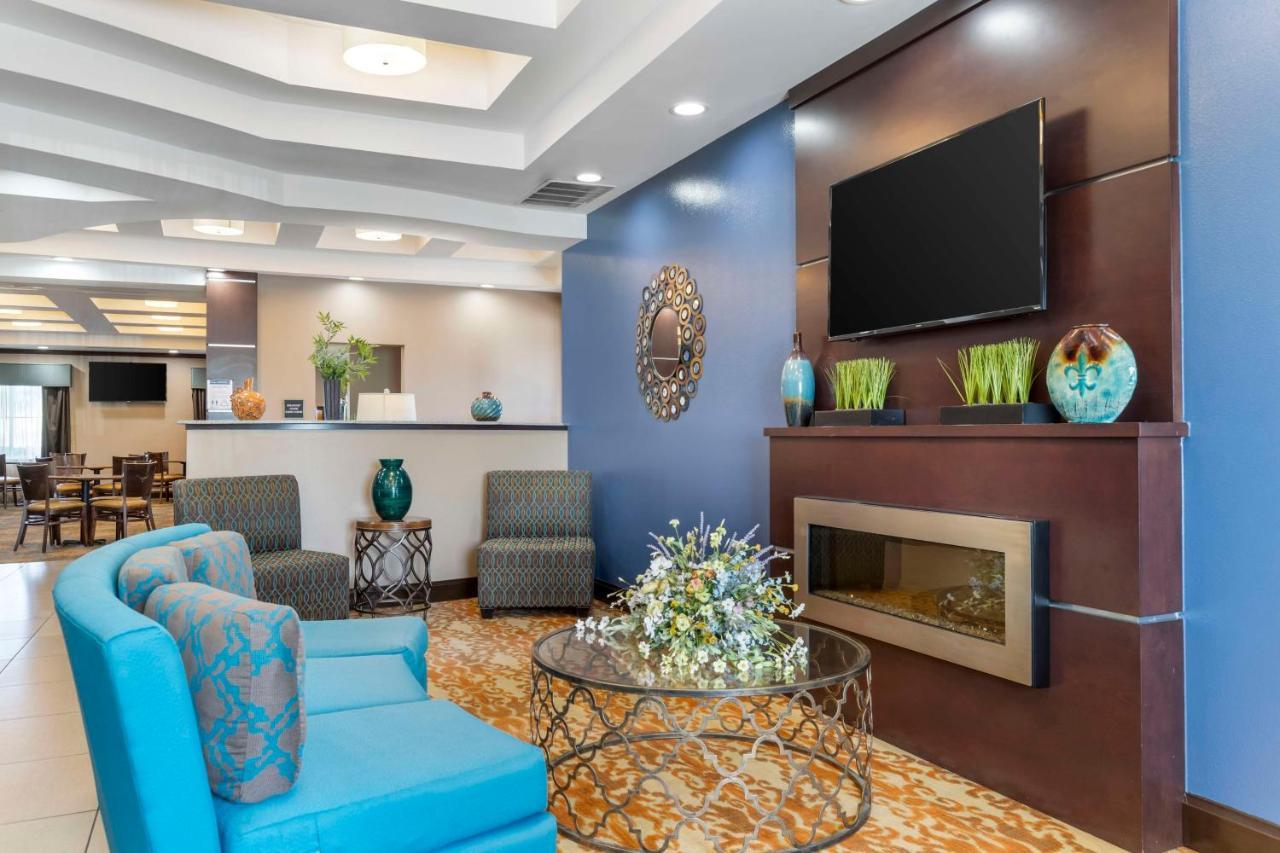 Best Western Plus Longhorn Inn & Suites Luling Exterior photo