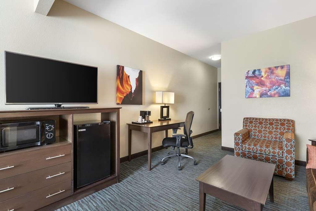 Best Western Plus Longhorn Inn & Suites Luling Room photo