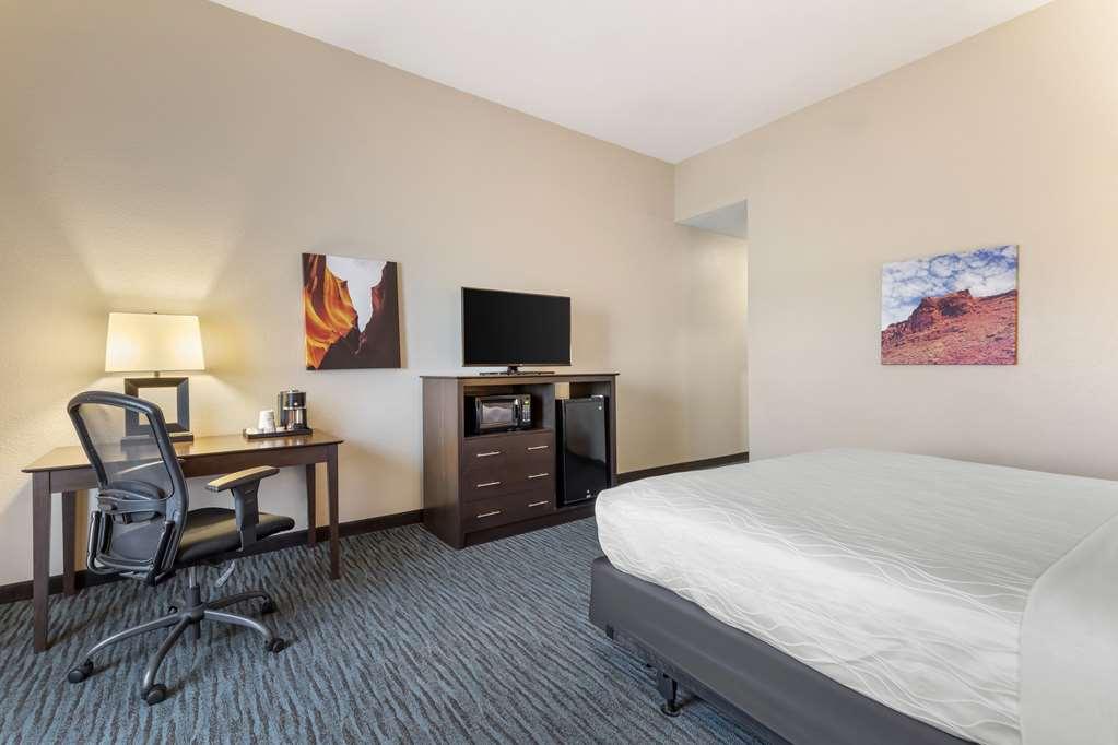 Best Western Plus Longhorn Inn & Suites Luling Room photo