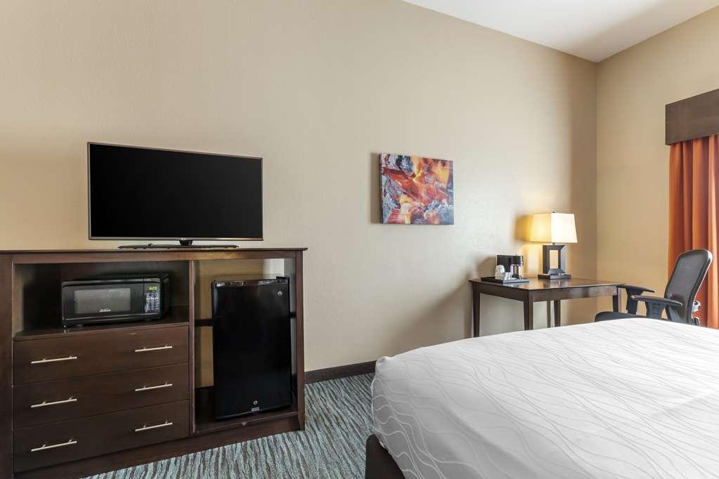 Best Western Plus Longhorn Inn & Suites Luling Room photo