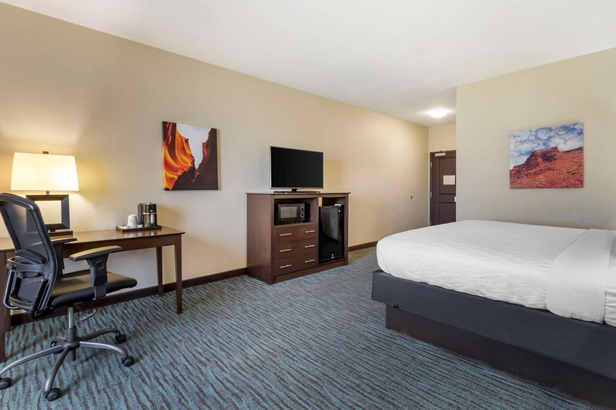 Best Western Plus Longhorn Inn & Suites Luling Exterior photo