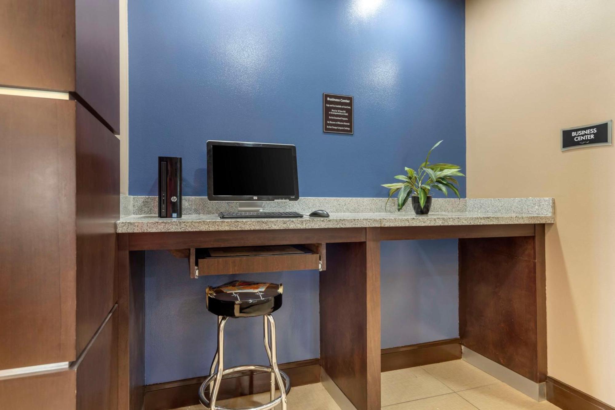 Best Western Plus Longhorn Inn & Suites Luling Exterior photo