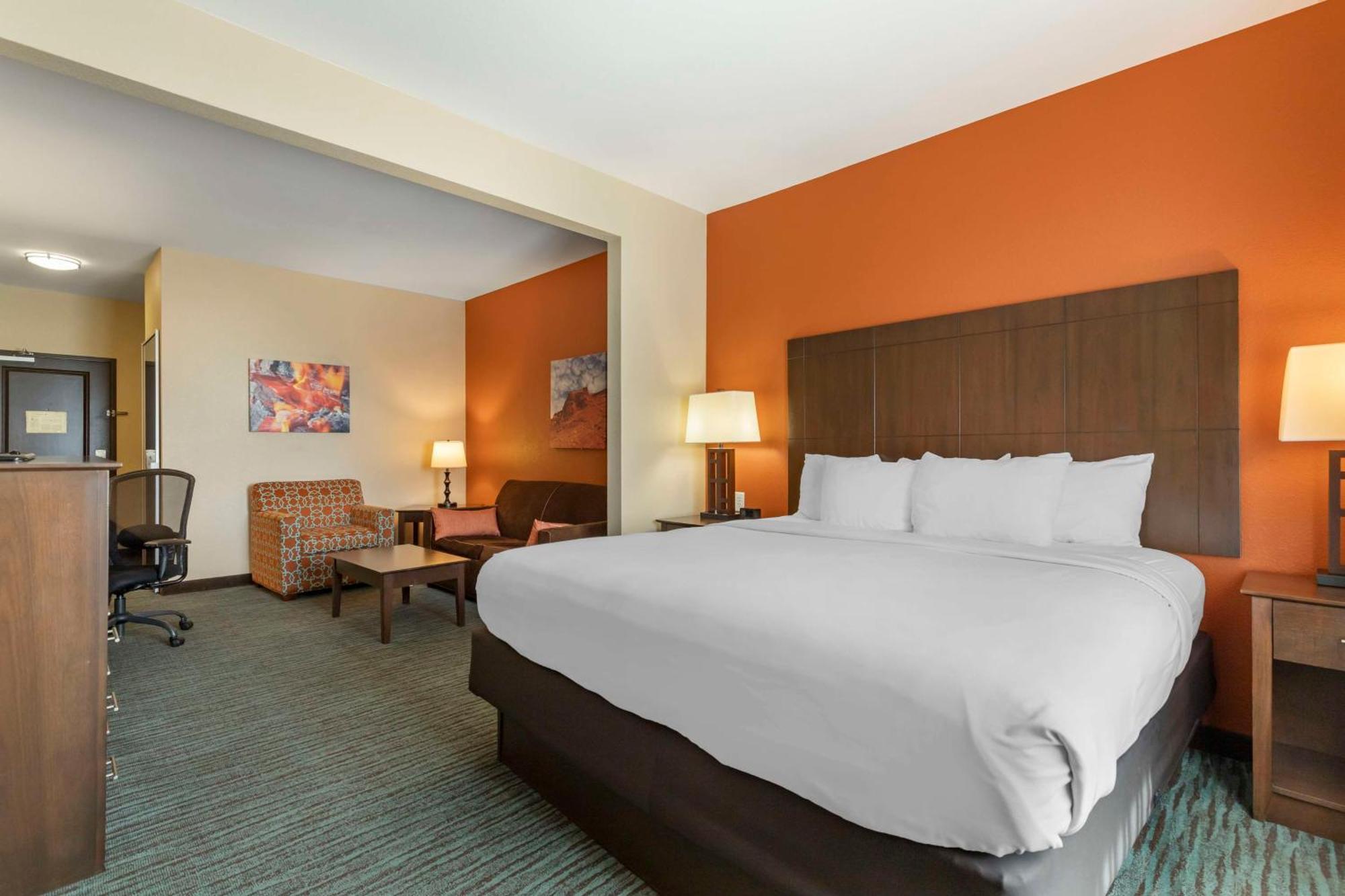 Best Western Plus Longhorn Inn & Suites Luling Exterior photo