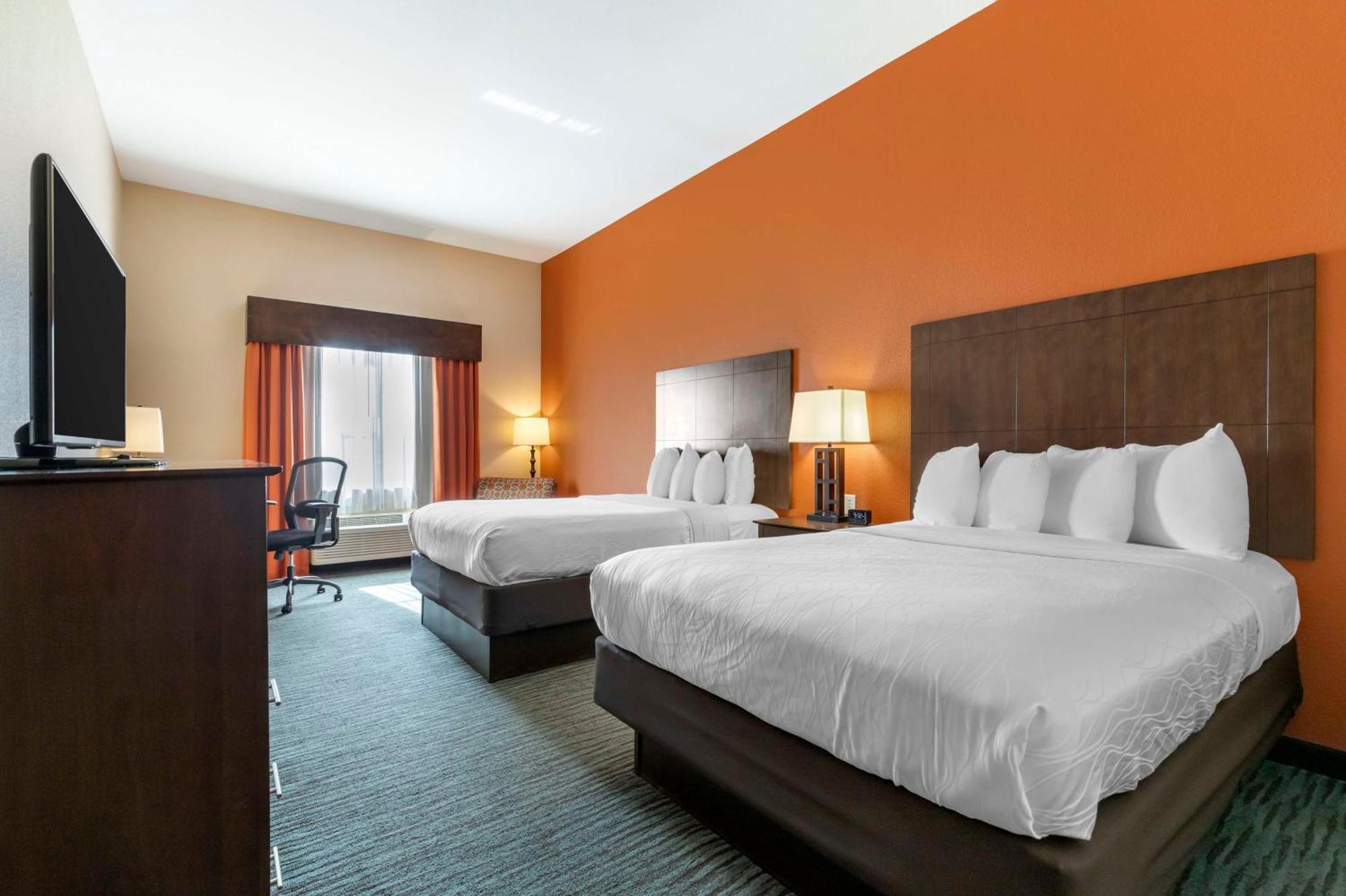 Best Western Plus Longhorn Inn & Suites Luling Exterior photo