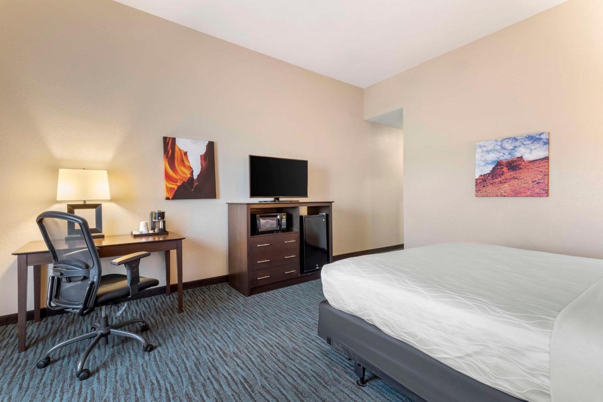 Best Western Plus Longhorn Inn & Suites Luling Exterior photo
