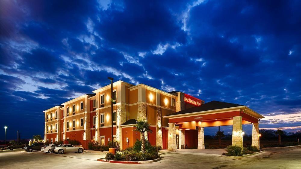 Best Western Plus Longhorn Inn & Suites Luling Exterior photo