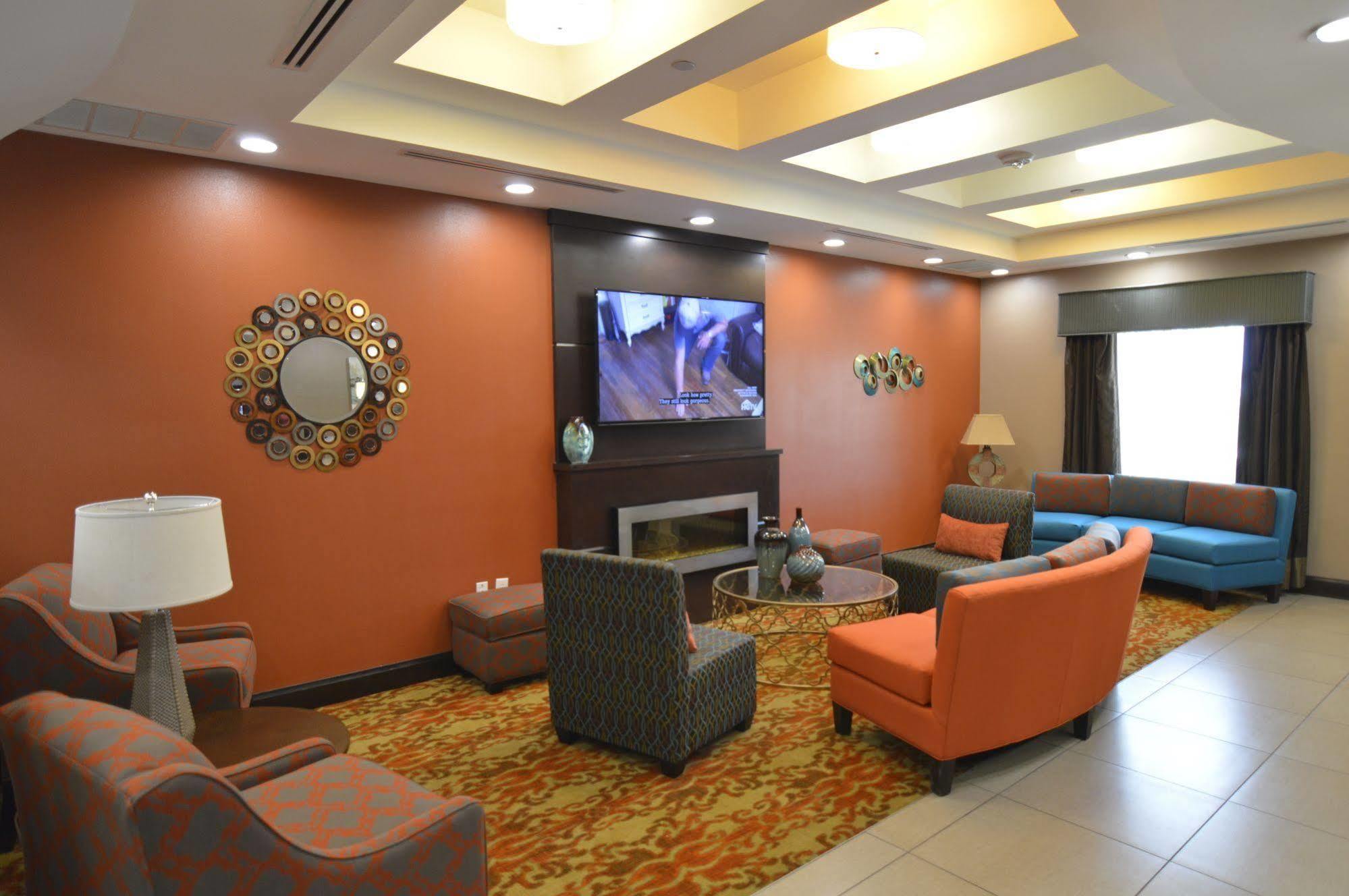 Best Western Plus Longhorn Inn & Suites Luling Exterior photo