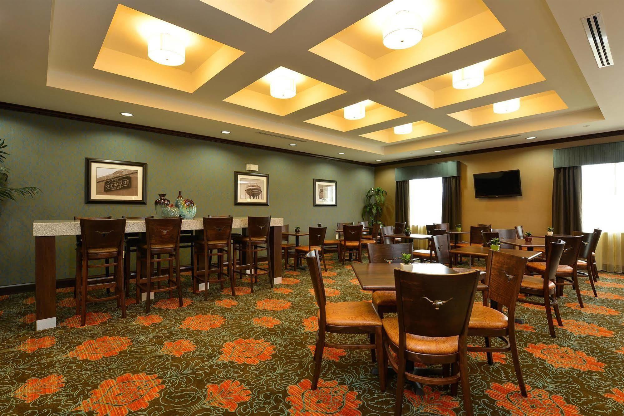 Best Western Plus Longhorn Inn & Suites Luling Exterior photo