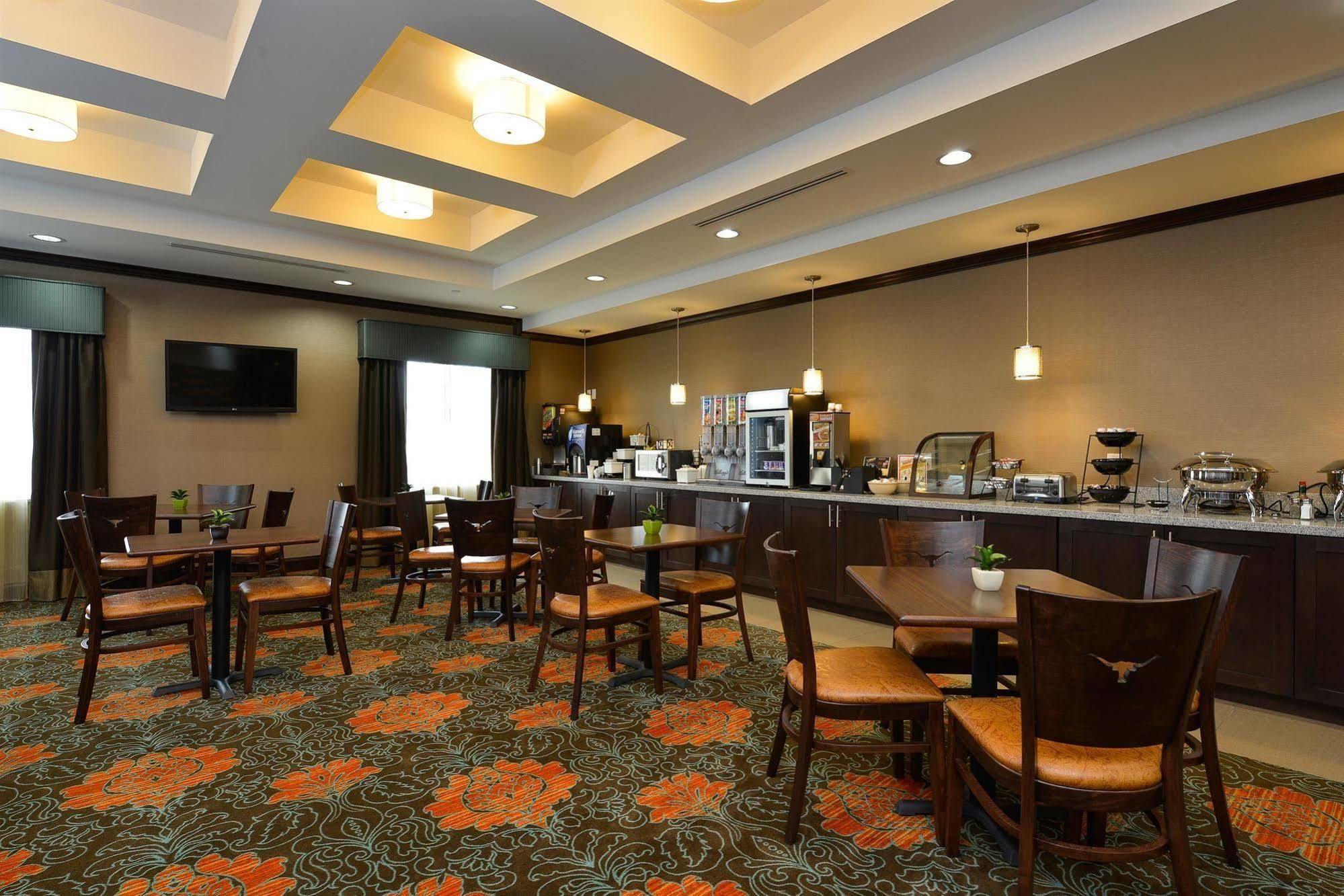 Best Western Plus Longhorn Inn & Suites Luling Exterior photo